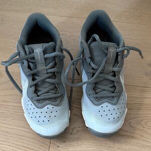 Nike Kids Alpha Huarache Varsity 4 Low baseball cleats - little boys size 2.5